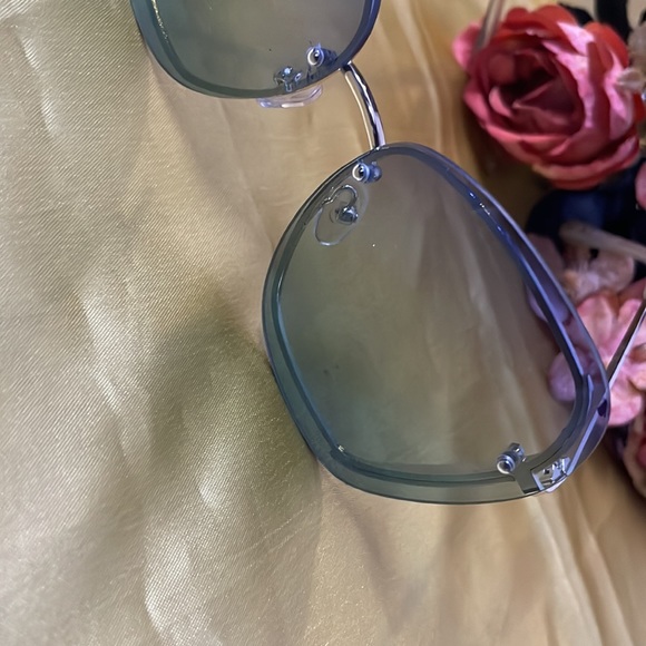 Dual shade glasses 👓 - Picture 3 of 4